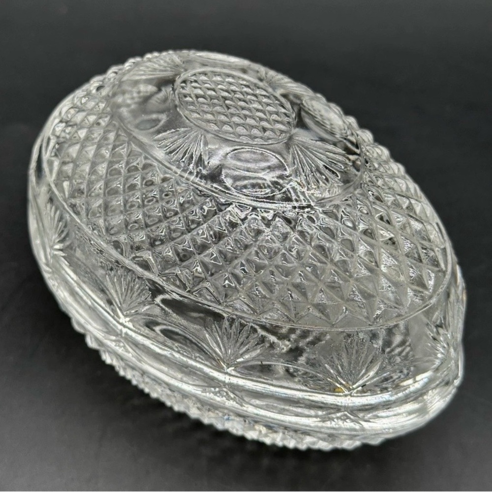 Vintage Avon Fostoria Glass Egg Trinket Box/Candy Dish, c. 1977